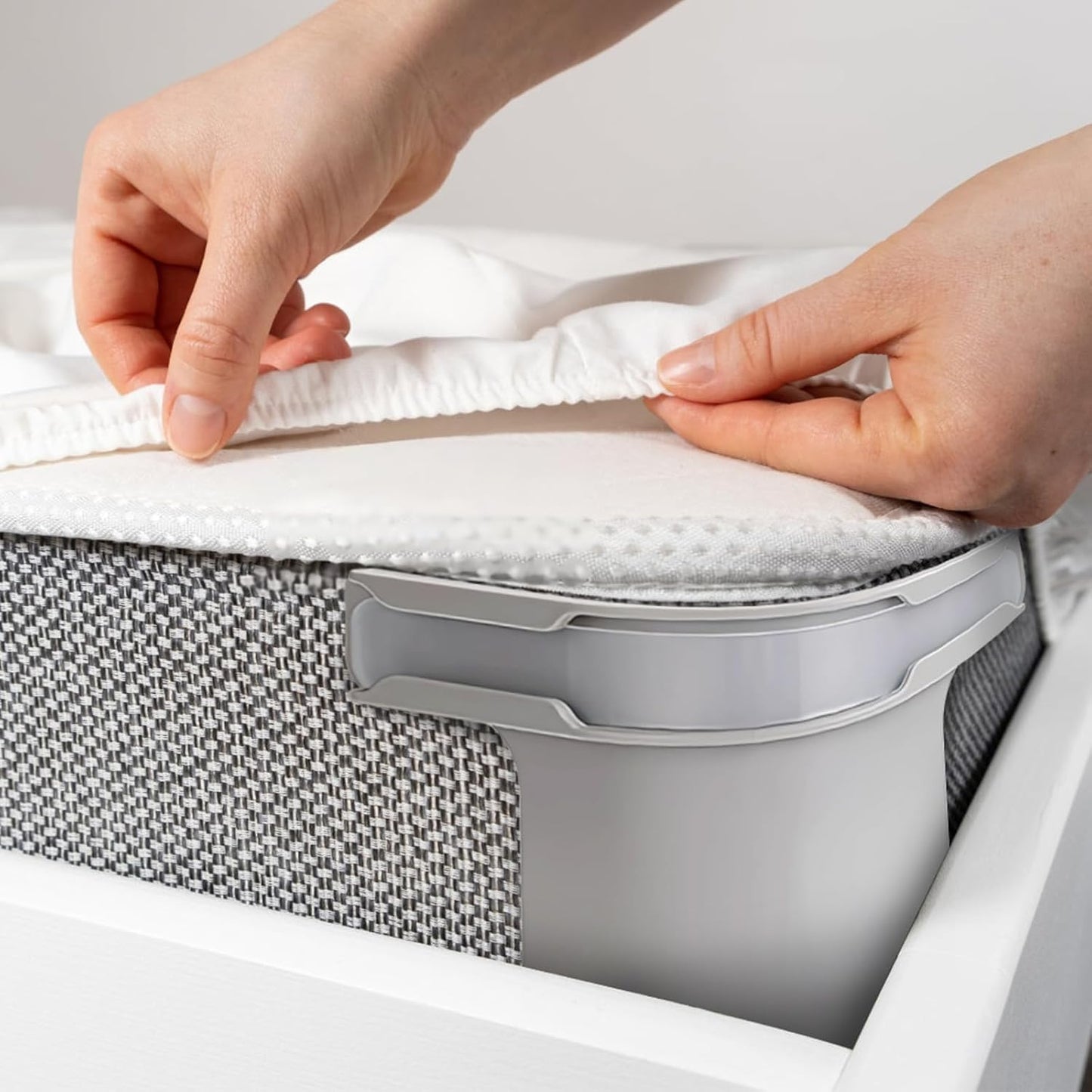 DOKMOE 4pcs Bed Sheet Holder Fitted Sheet Straps, Keep Sheets in Place, Heavy Duty Fitted Sheet Holder for Bedsheets, Mattress Protector.